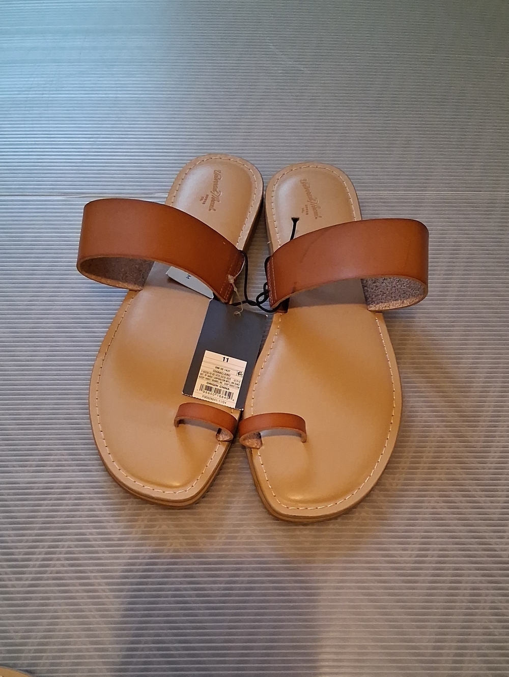 Women’s Tan Leather Toe-Loop Slide Sandals